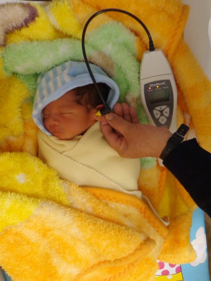 En México nacen entre dos mil y seis mil recién nacidos sin escuchar
