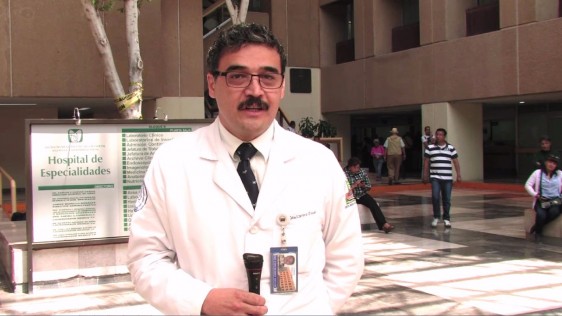 Doctor Raúl Carrera Pineda, Jefe del Servicio de Neurología del Hospital de Especialidades, del Centro Médico Nacional (CMN) Siglo XXI.