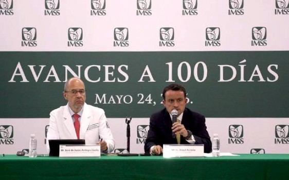 El Director General del IMSS estuvo acompañado por el Director de Prestaciones Médicas, José de Jesús Arriaga Dávila y todo el equipo de directores.