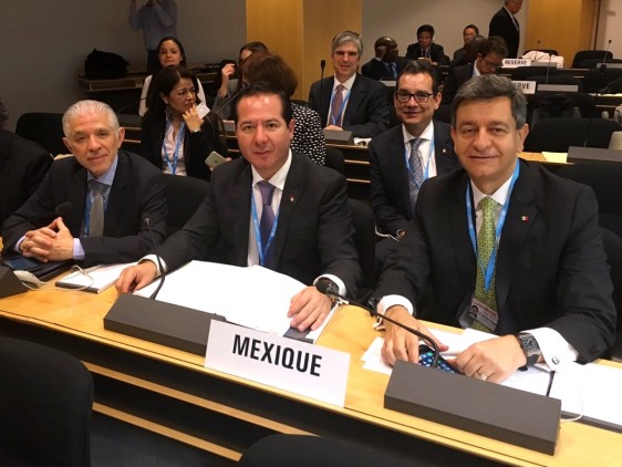 Embajador Raúl Heredia, Comisionado Federal Julio Sánchez y  Tépoz, y el Subsecretario Pablo Kuri, en la Asamblea Mundial de la Salud,  en Ginebra, Suiza