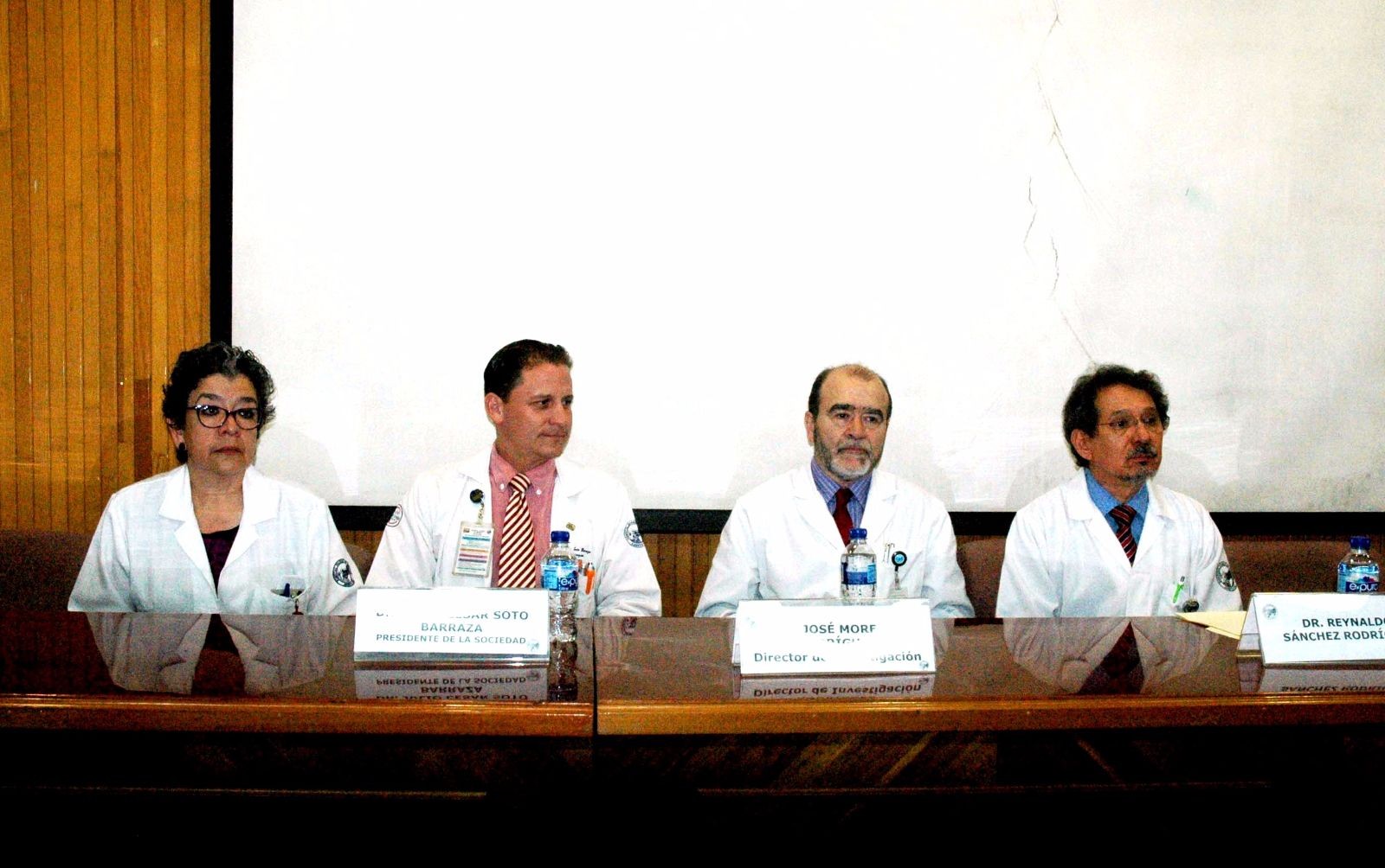 De izquierda a derecha: Dra Isabel Villegas Mota; Dr Julio Cesar Soto; Dr. Jose Moreno Rodrigez y Dr. Reinaldo Sanchez Rodriguez
