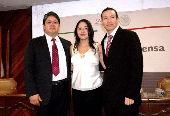 Dr Angel Herrera Gomez,  Michelle Alejandra Vargas Gaitan y Dr David Isla Ortiz