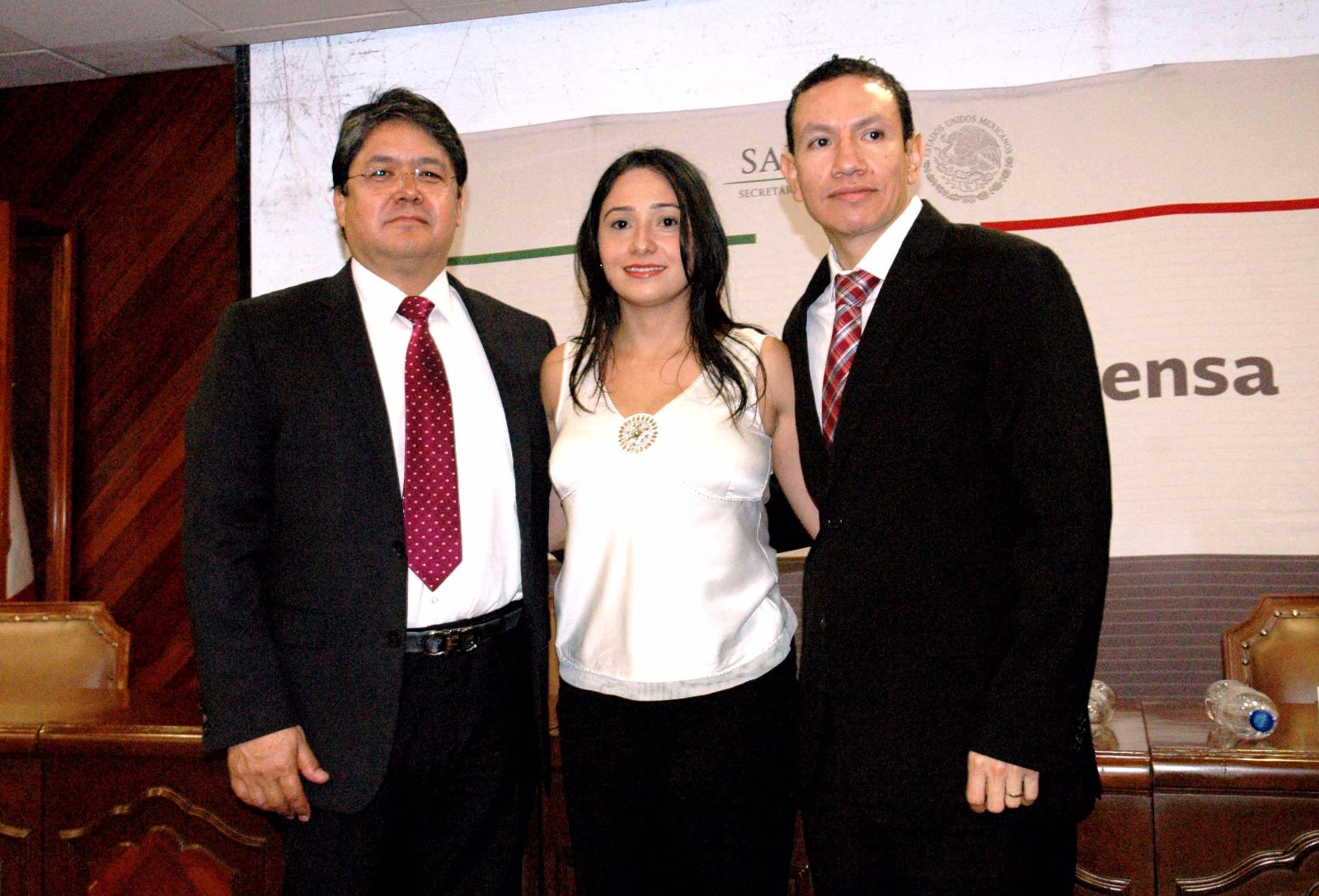 Dr Angel Herrera Gomez, Michelle Alejandra Vargas Gaitan y Dr David Isla Ortiz