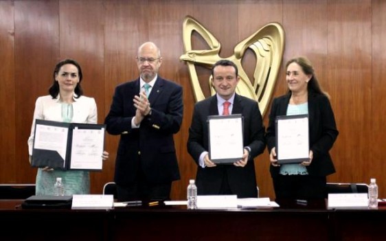 La Directora Ejecutiva de AMSA, Rebeca Aguilar de Sáenz, agradeció la apertura del IMSS para la capacitación del personal médico.