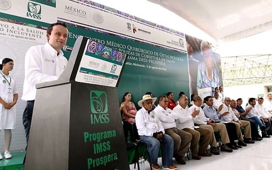 El Director del Seguro Social, Mikel Arriola, y el Gobernador de Michoacán, Silvano Aureoles, clausuraron el Encuentro Médico Quirúrgico de Oftalmología.