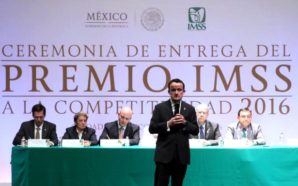 Mikel Arriola en su presentación en los Premio IMSS de Competitividad 2016