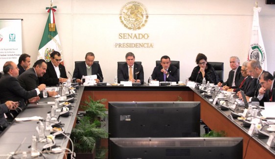 El Dir. General del IMSS, Mikel Arriola Peñalosa, compareció ante la Comisión de Seguridad Social que preside el Senador Fernando Mayans