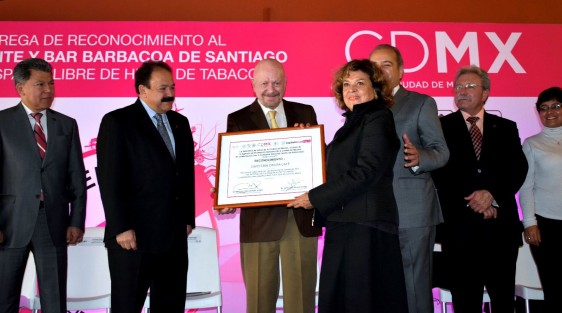 Encabezaron la ceremonia el titular de la CONADIC, Manuel Mondragón y Kalb y el Secretario de Salud de la Ciudad de México, Armando Ahued