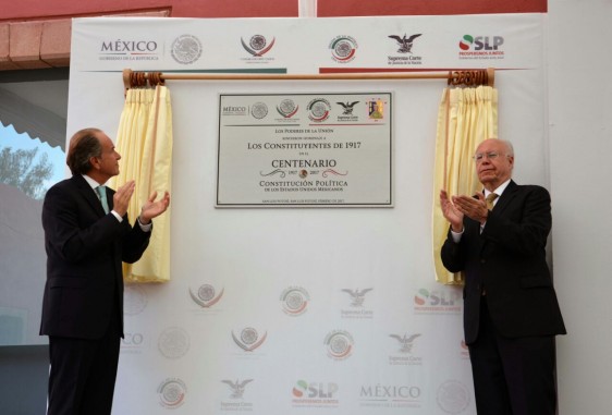 En representación del Presidente Enrique Peña Nieto, informó que se entregará una copia fiel del ejemplar a cada entidad federativa