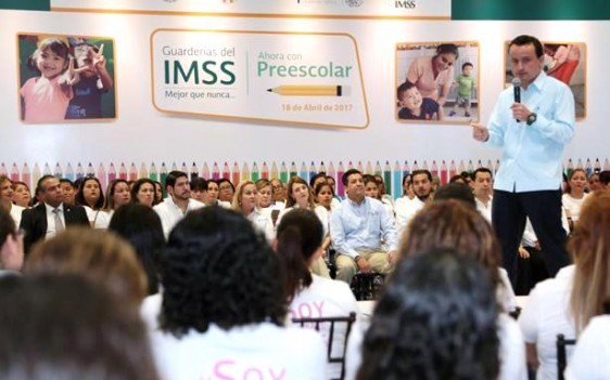 El Director General del IMSS, Mikel Arriola Peñalosa, anunció la apertura de tres guarderías que se suman a las 73 ya existentes, en beneficio de las madres trabajadoras.