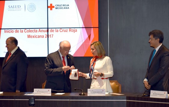 México cuenta con instituciones centenarias como la Cruz Roja, la cual a través de 107 años ha mantenido su vocación de servicio y su acción voluntaria, pero lo más importante ha sabido mantener la confianza de la sociedad, afirmó el Secretario de Salud, José Narro.