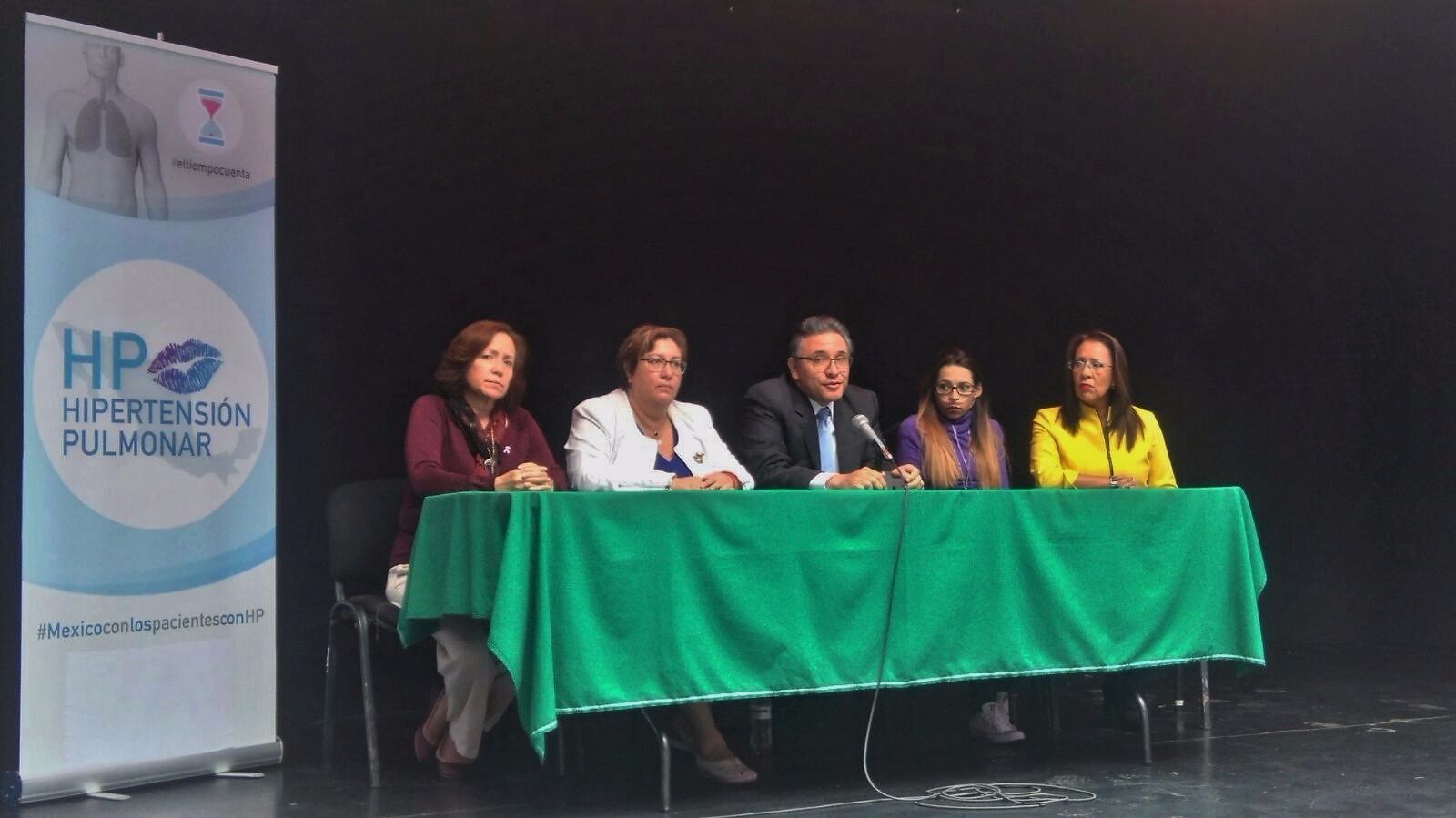 Paula Cabral cuidadora, Dra. Gpe. Espitia neumologa Hosp. 1 de Octubre, Dr. Tomás Pulido jefe de cardioneumología del Inst. Nacional de Cardiología, Diana Alejandre paciente, Dip. Elena Edith Segura Trejo