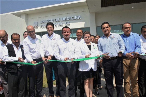 Inaugura Unidad de Medicina Familiar de Tacícuaro que atiende a 48 mil derechohabientes.