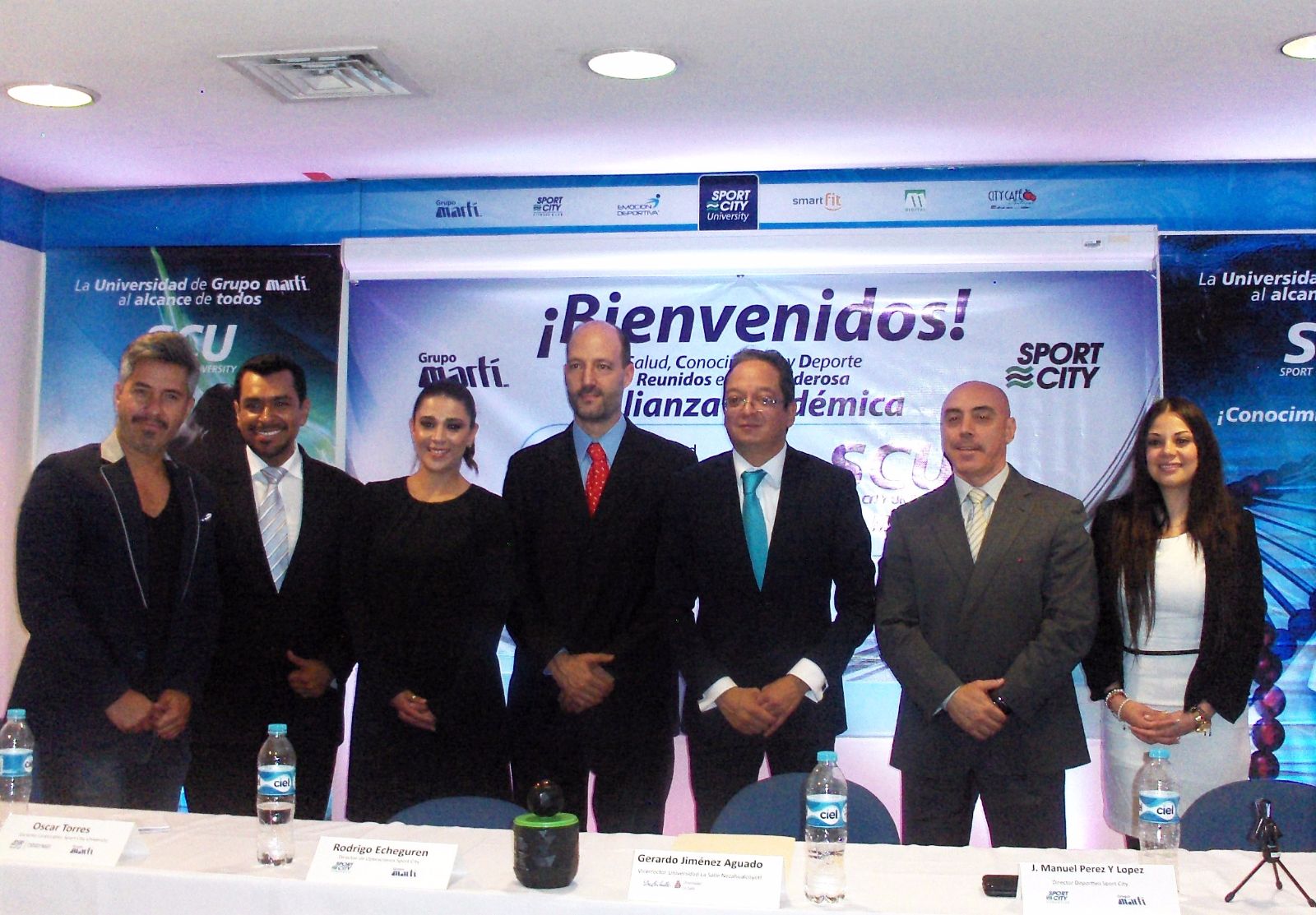 De izquierda a derecha: Tayrin Azpeita, Lider de Genetica Aplicada al Deporte; Oscar Torres, Gerente Corporativo Sport City University; Rodrigo Echeguren, Director General Operacion Sport City; Gerardo Jimenez, Vicerrector de la Universidad la Salle Nezahualcoyotl; J Manuel Perez y Lopez, Director Deportivo Sport City y Nayshla Chalita Rodriguez, Gerente de Relaciones Publicas de Grupo Marti