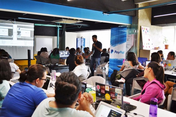 Más de 100 alumnas de Laboratoria participaron en el Programa de Desarrolladores Certificados de PayPal en 3 países de América Latina.