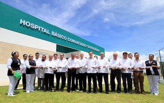 El Secretario de Salud, José Narro Robles, supervisó el funcionamiento del Hospital Básico Comunitario de Berriozábal, Chiapas.