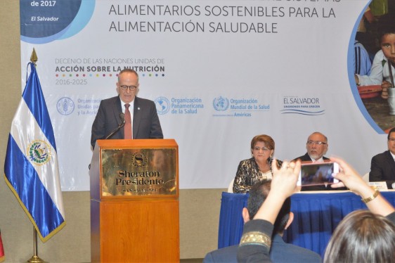 "Hoy tenemos que re-gobernar nuestros sistemas alimentarios para asegurar que mejoramos la salud de nuestra población” , explicó el Representante de la FAO, Julio Berdegué.