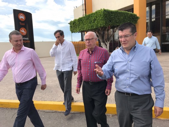 El secretario de Salud, José Narro Robles, y el Gobernador del Estado de Sinaloa la entidad, Quirino Ordaz Coppel, recorrieron el hospital para constatar su adecuado funcionamiento