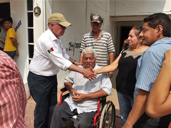 El Secretario de Salud, José Narro, realizó recorridos para evaluar avances en zonas afectadas en Oaxaca.