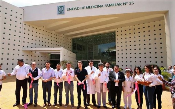 En Tuxtla Gutiérrez, los funcionarios reabrieron la Unidad de Medicina Familiar número 25, la más grande del estado.