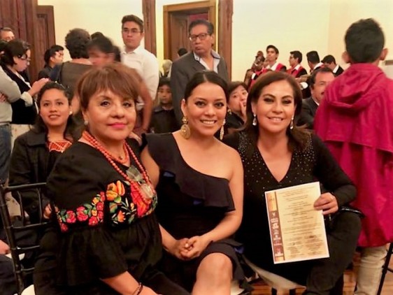 La empresaria Isabel López, Directora Comercial de Mezcal Oro de Oaxaca obtiene el reconocimiento especial del PERGAMINO DE ORO al mérito Andrés Henestrosa.