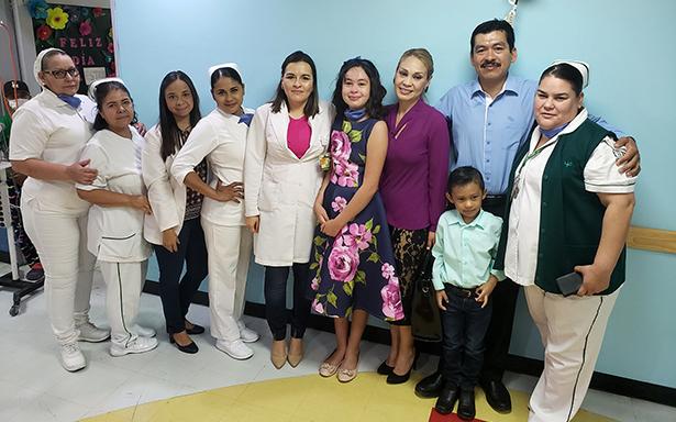 Celia Cisneros inició tratamiento el 30 de abril de 2015, cuando tenía 10 años; hace unos días tocó la “campana de la vida” al estar curada de la enfermedad.
