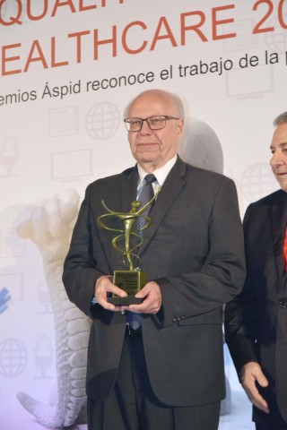 Por el trabajo desempeñado frente a la Secretaría de Salud en estos últimos años, José Narro Robles fue reconocido por Premios ASPID de Comunicación y Publicidad Iberoamericana de Salud y Farmacia, como el Personaje del Año 2018.