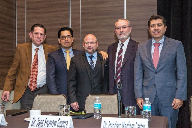 CP. Juan José Irazábal,Dr. Abel Ramírez, Dr. Jesús González, Dr. Francisco MArtínez y Dr. Jans Fromow