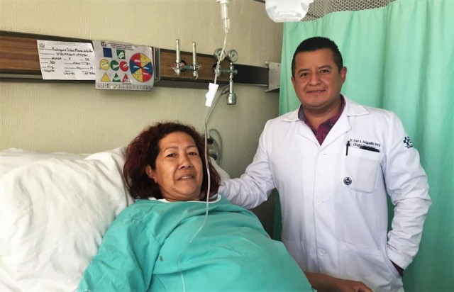 Médicos del Instituto Mexicano del Seguro Social (IMSS) en el estado de Durango retiraron con éxito un tumor de 17 kilogramos alojado en el abdomen de una mujer de 50 años, que había invadido el bazo y un riñón, lo que comprometía el funcionamiento de ambos órganos.