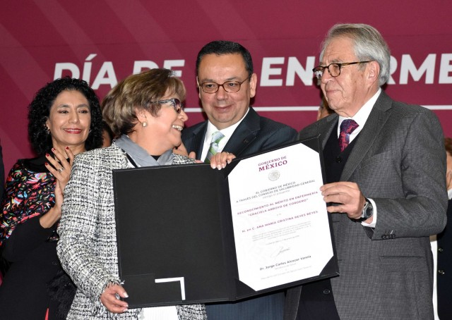 Mérito en Enfermería “Graciela Arroyo de Cordero” a la maestra en Ciencias Ana María Cristina Reyes Reyes.