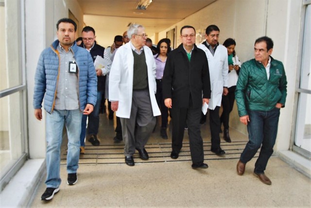 El Secretario Jorge Alcocer Varela y el titular del IMSS, Germán Martínez Cázares, acudieron a la Unidad Médica de Alta Especialidad en Lomas Verdes, Estado de México.
