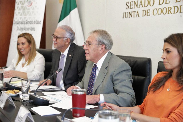 El titular de Salud compareció ante la Comisión de Salud en el Senado de la República.