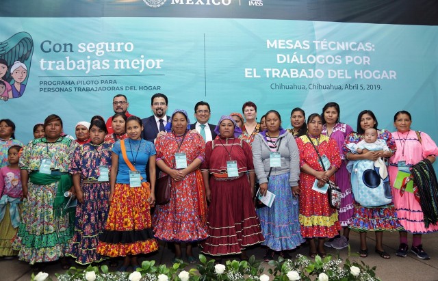 Participaron representantes de los tres niveles de gobierno, legisladores, empresarios, organismos de la sociedad civil, empleadores y trabajadoras del hogar de la comunidad Tarahumara, entre otros.