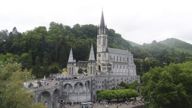 Santuario de Nuestra Señora de Lourdes en Francia