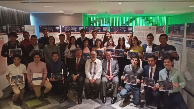 Los estudiantes apoyados realizaron una estancia de siete semanas en los más prestigiados centros e instituciones de investigación en la Ciudad de México, con el objetivo de fomentar su interés por este campo.