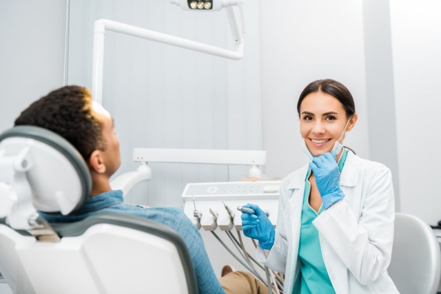 El visto bueno del dentista podría ser necesario o recomendable antes de una gran variedad de intervenciones quirúrgicas.