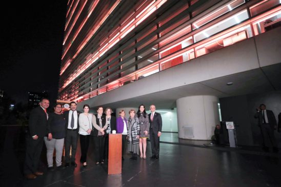 Iluminación del Edificio del Senado en Conmemoración del Día Internacional de la Eliminación de la Violencia contra las Mujeres