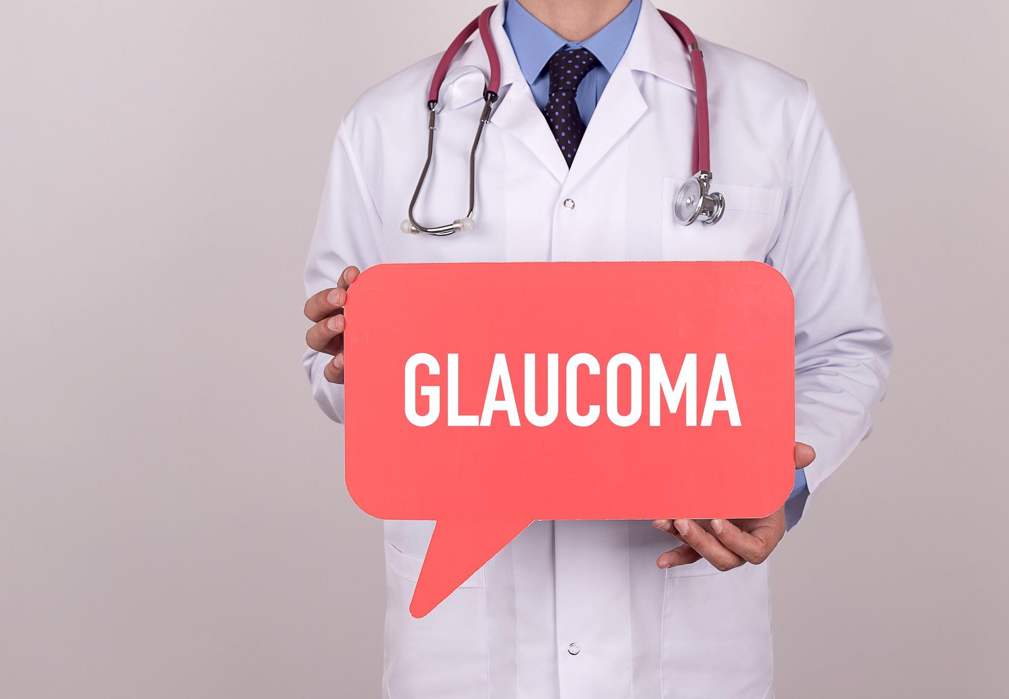 Médico con icono de burbuja con texto glaucoma