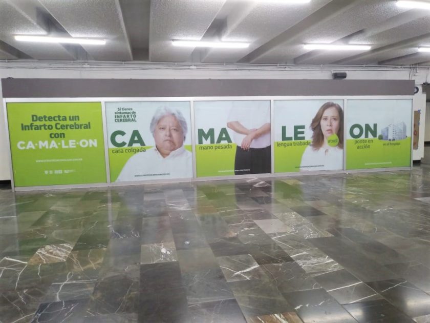 En conjunto con la Coordinación de Cultura se instalaron dos vitrinas en las estaciones Zaragoza y Tacubaya con información de CAMALEÓN, destinadas a los usuarios que transitan a diario.