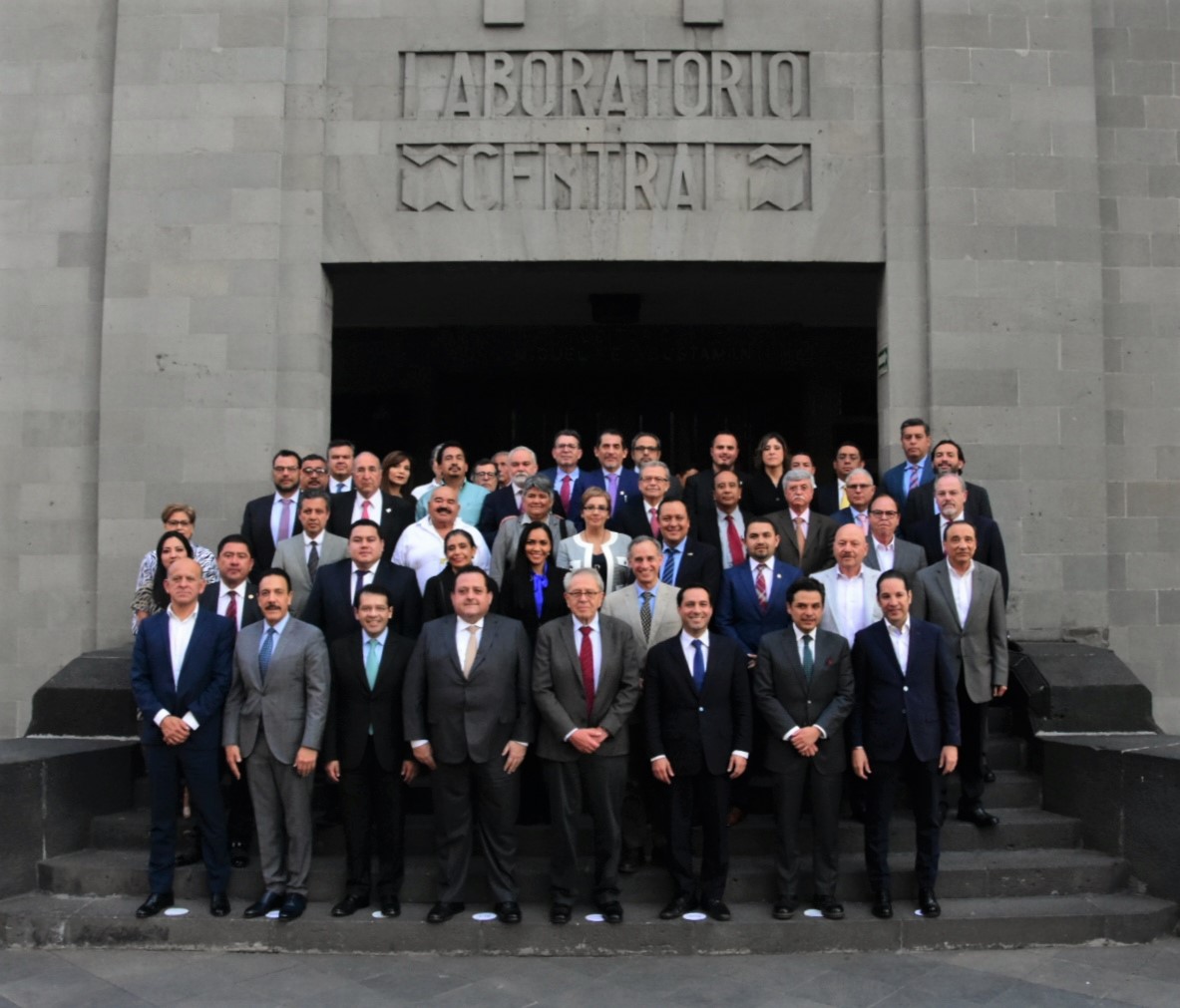 Secretario Jorge Alcocer Varela, e integrantes y representantes de la Conferencia Nacional de Gobernadores (Conago)