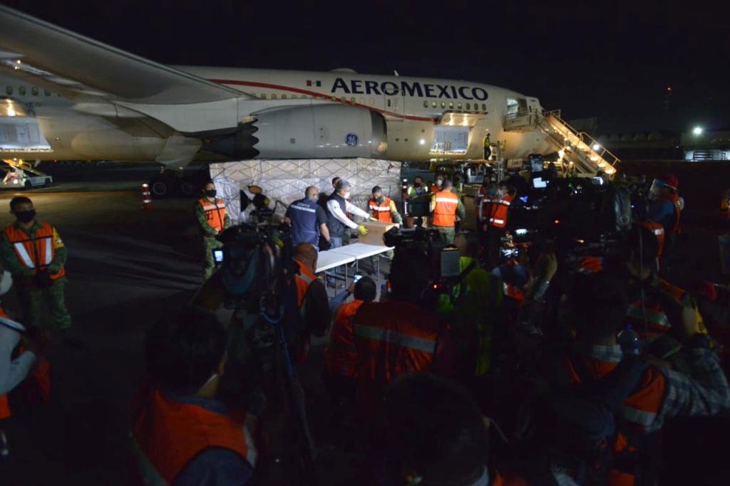 México recibe octavo vuelo con insumos para personal de salud pública