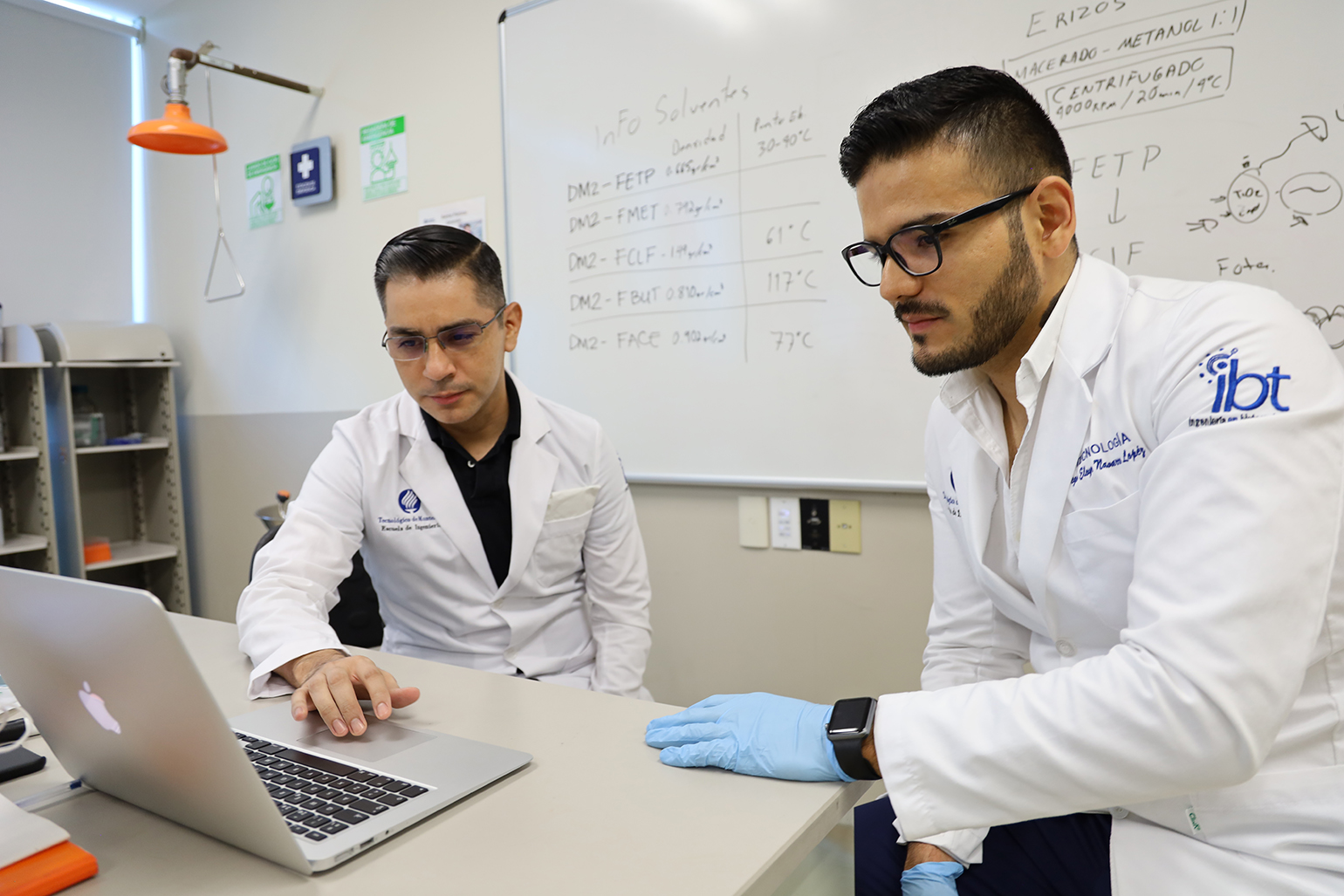 Especialistas del Campus Guadalajara trabajando