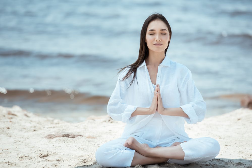 Mujer meditando