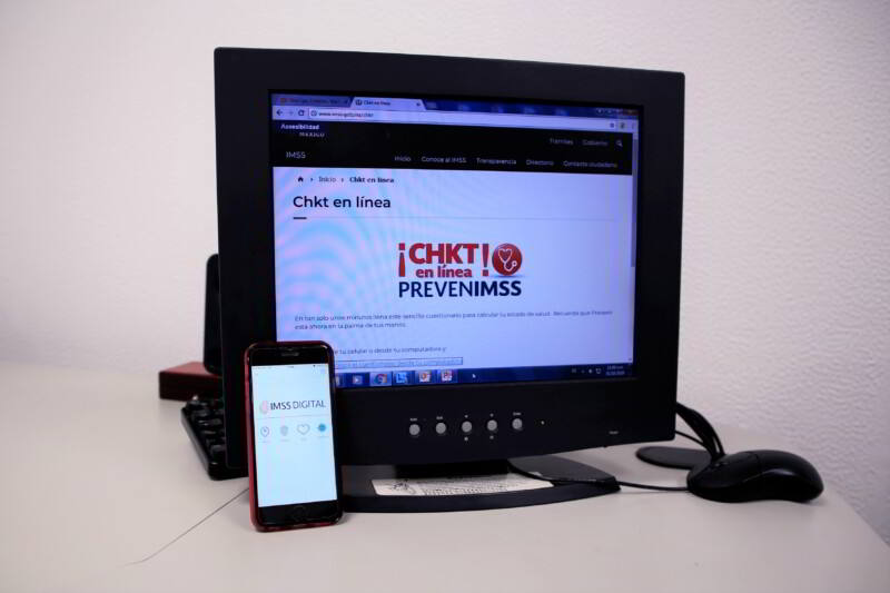 Computadora con página de CHKT en Línea IMSS