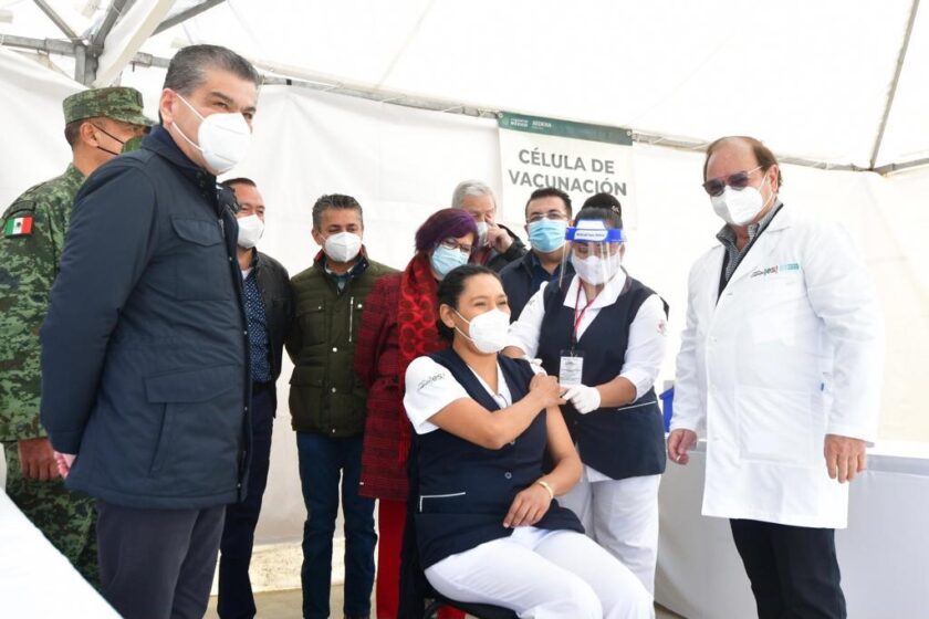 En Coahuila, personal del sector Salud y del Ejército Mexicano reciben vacuna contra COVID-19