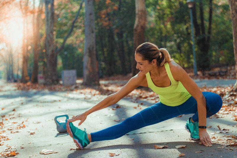 Mujer haciendo ejercicio al aire libre, Parque, Naturaleza