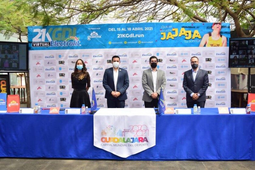 Cinferencia de prensa presentan 21K Guadalajara Electrolit nutrido por Granvita