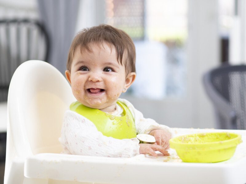 Bebé comiendo