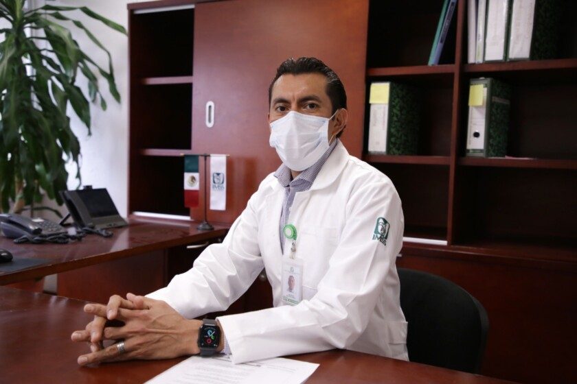 doctor Juan Diego Martínez Franco, coordinador de Programas Médicos adscrito a la División de Hospitales del Segundo Nivel del IMSS