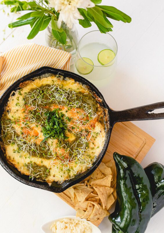 QUESO FUNDIDO CON POBLANO Y GERMINADO DE BRÓCOLI